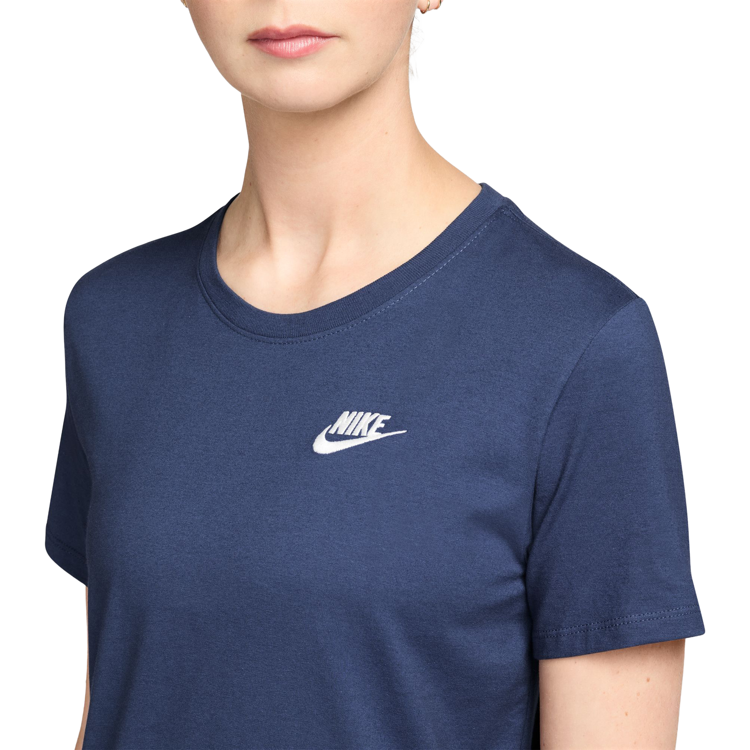 Nike Sportswear Club Essentials Tee