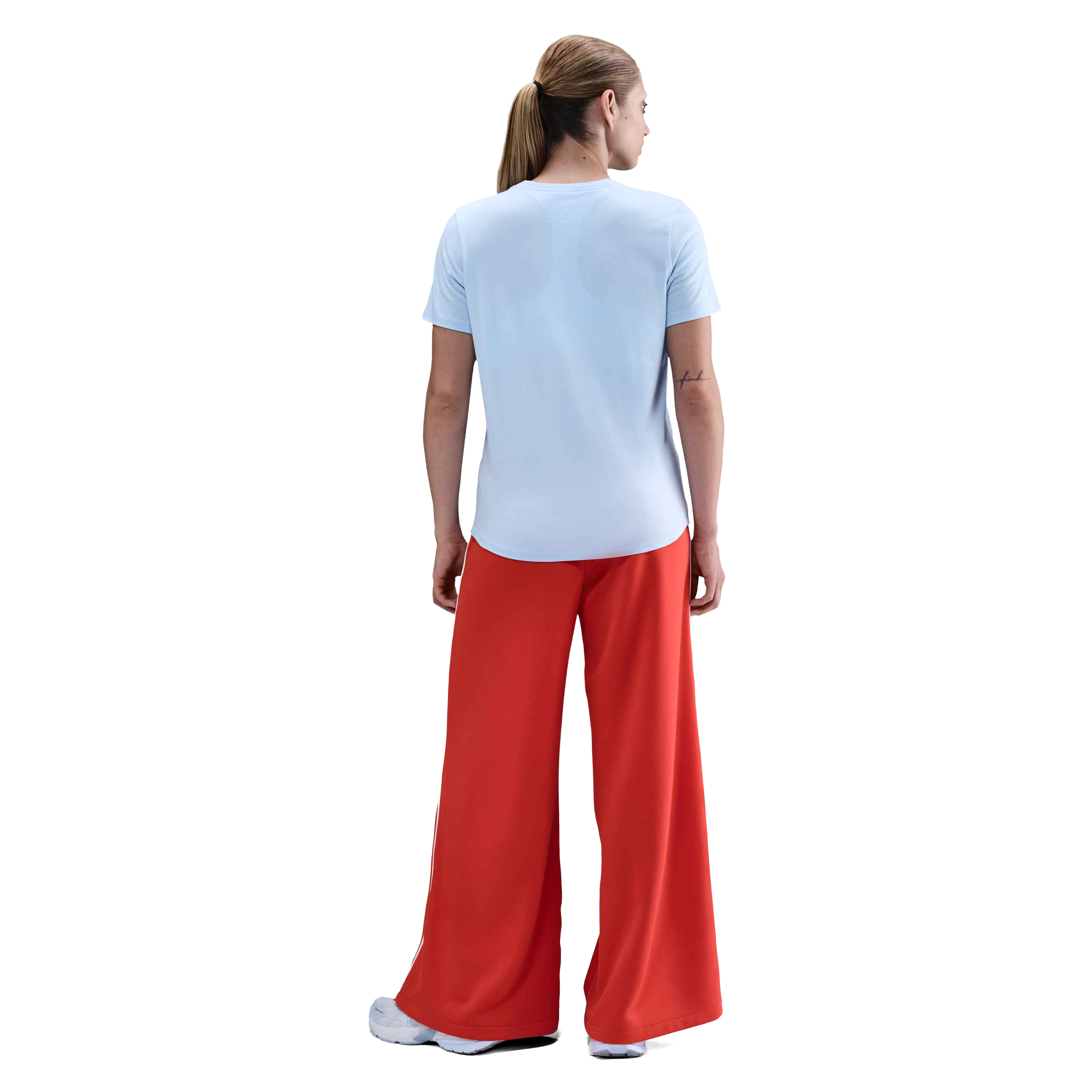 Nike Sportswear Club Essentials Tee