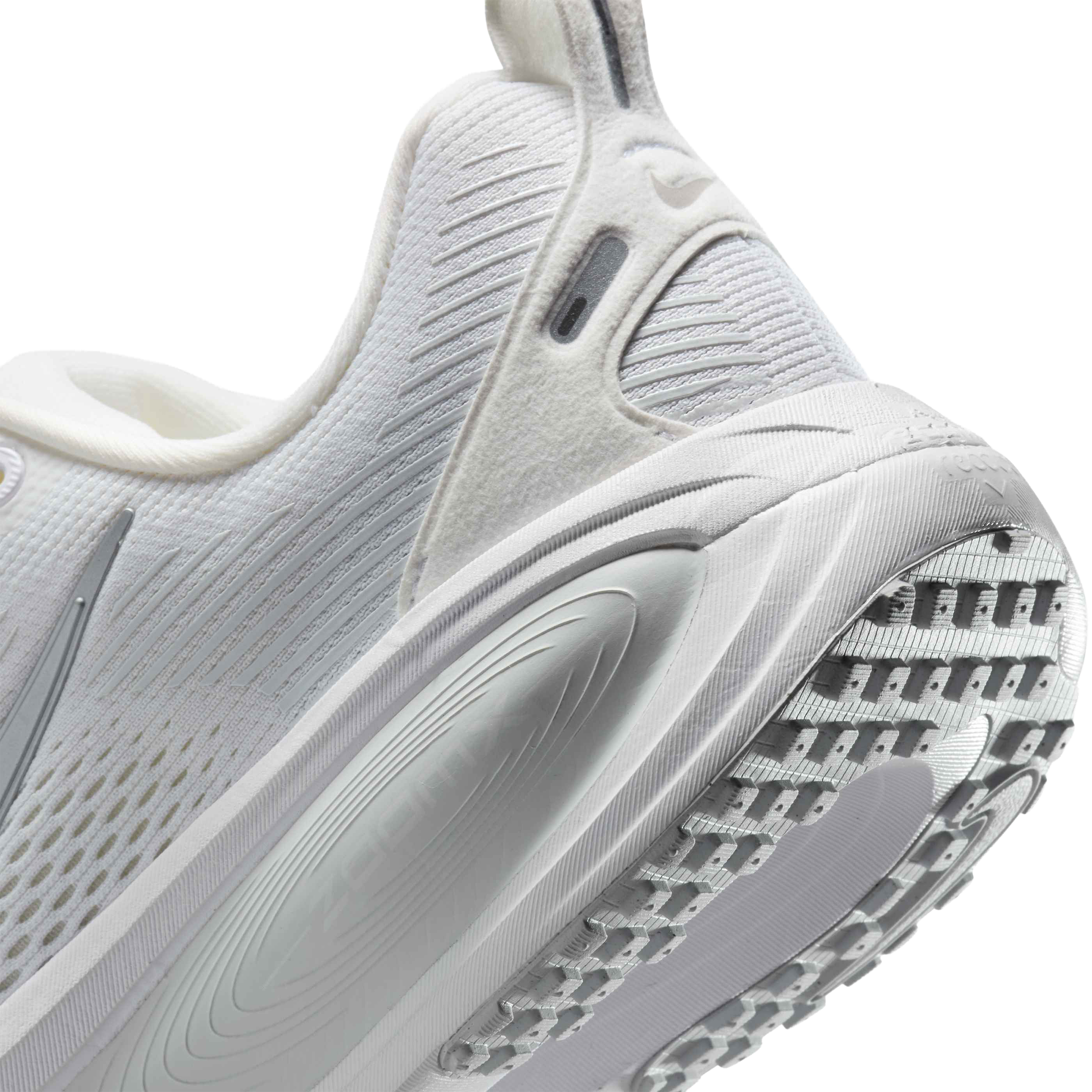 Nike Vomero 18 Running Shoes