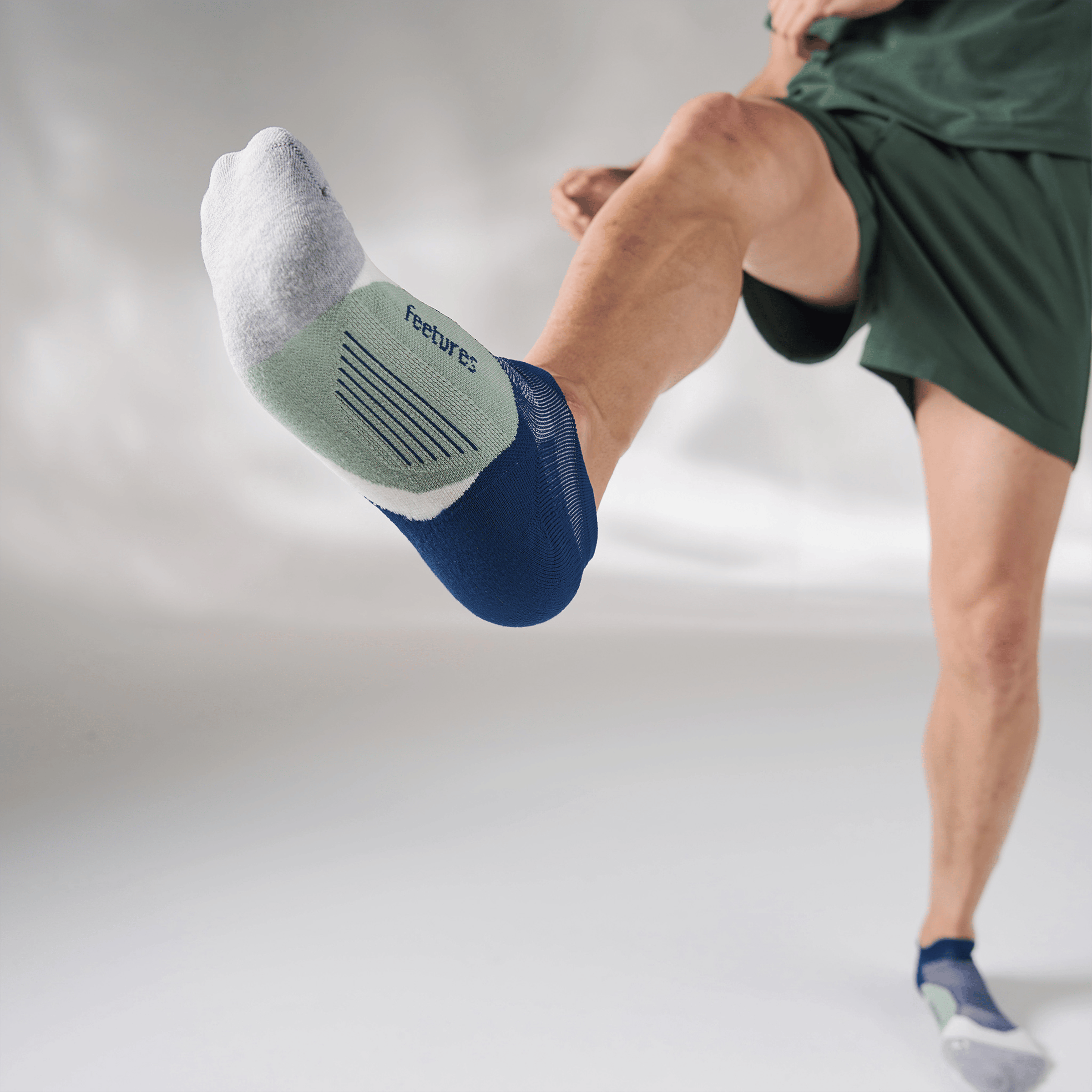 Unisex Feetures Elite Light Cushion No Show Sock
