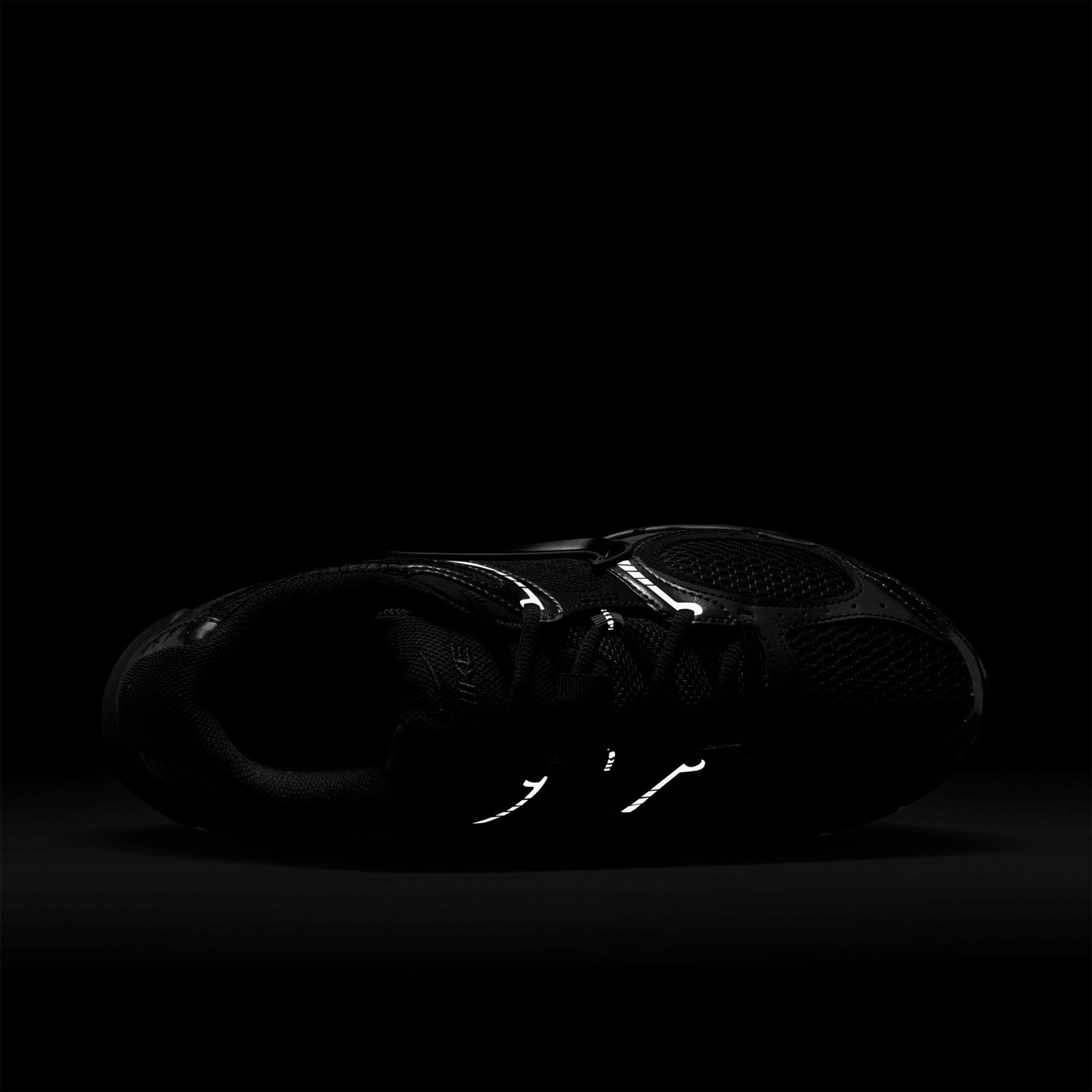 Mens Nike V5 RNR Shoes