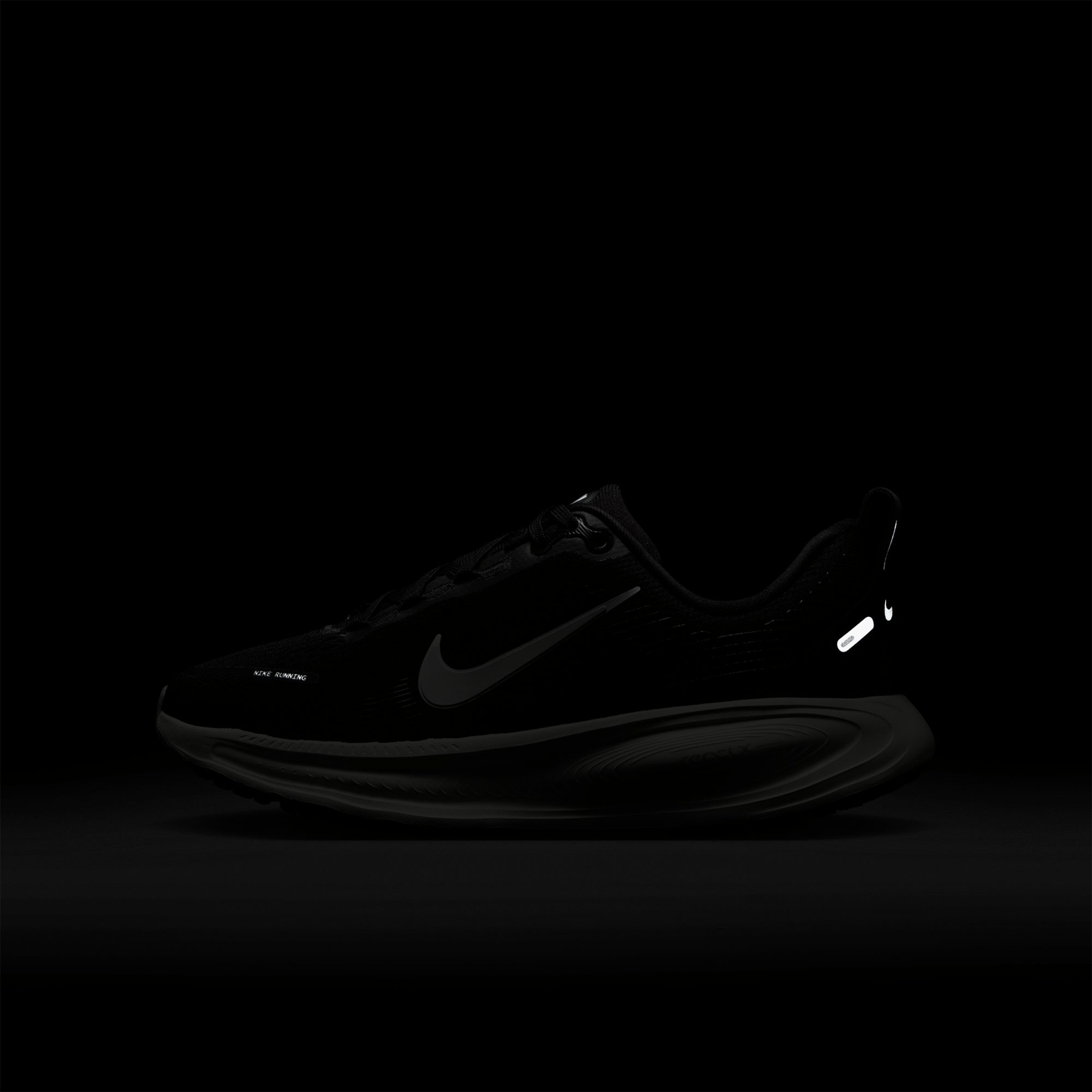 Kids Nike Vomero 18 (Bigger Kids) Road Running Shoes